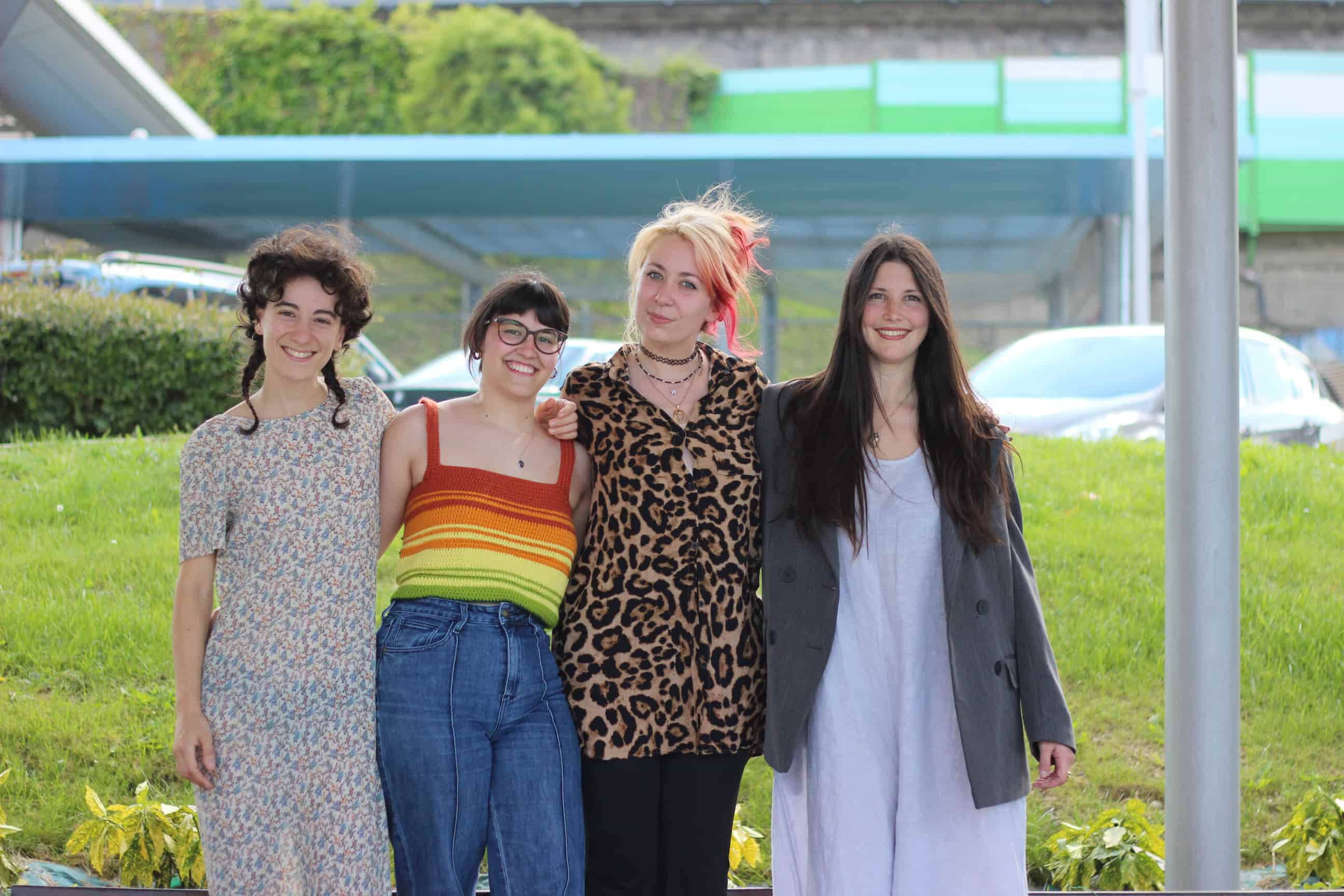 Foto de grupo 3 de integrantes de HAZI